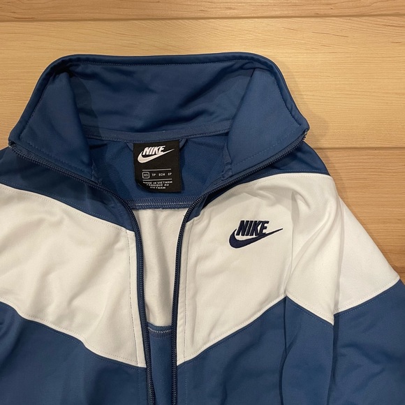 blue and white nike vintage zip up - Picture 4 of 5
